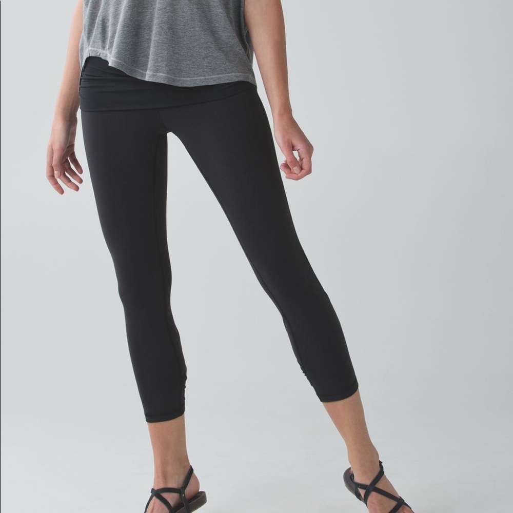 Lululemon Wunder Under key hole leg skirt pant